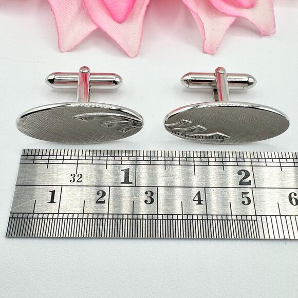 Vintage Swank Cufflinks Matte Shiny Silver Tone Oval Signed Textured Retro Cool - Picture 7 of 10